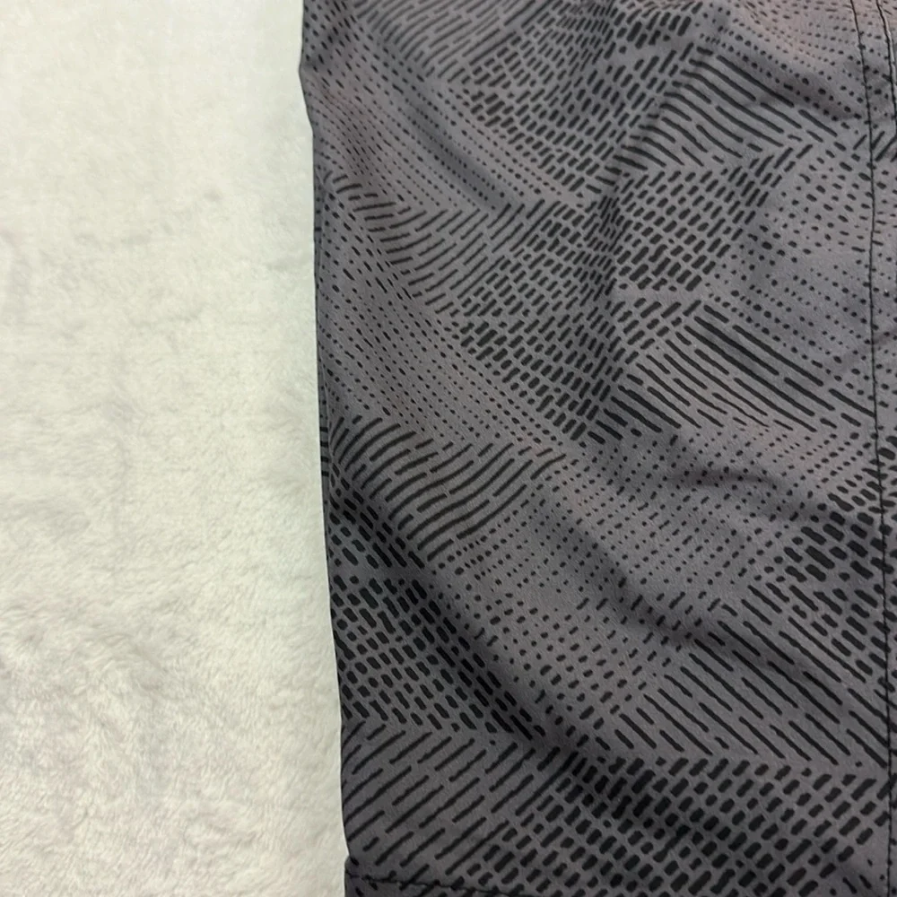 Old Navy California Deep Grey/Black Built-In Flex Board Shorts Swim NWT Size 36